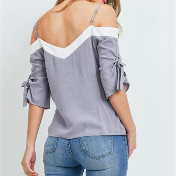 🎉HP🎉Ash Gray Off White Top - Picture 2 of 2